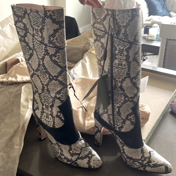 ***BRAND NEW GUCCI Python Leather Heeled Boots - Picture 1 of 13